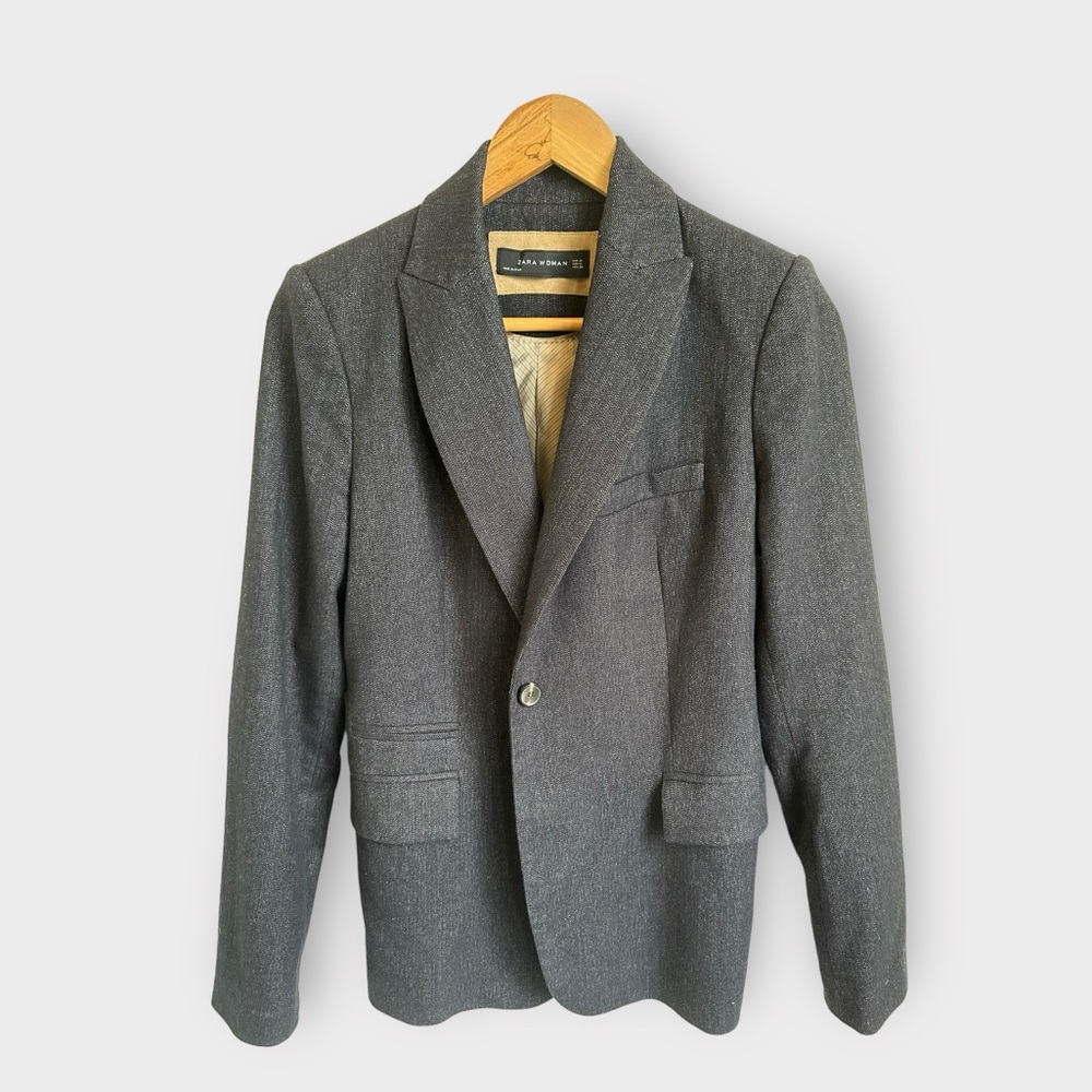 Zara women’s navy blue blazer
